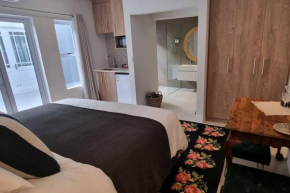 C'est la Vie 6 Standard Apartment